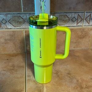 Starbucks-Stanley cup